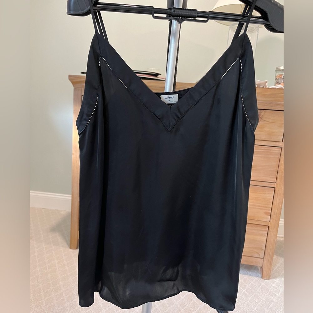 Black silky top - Aritzia